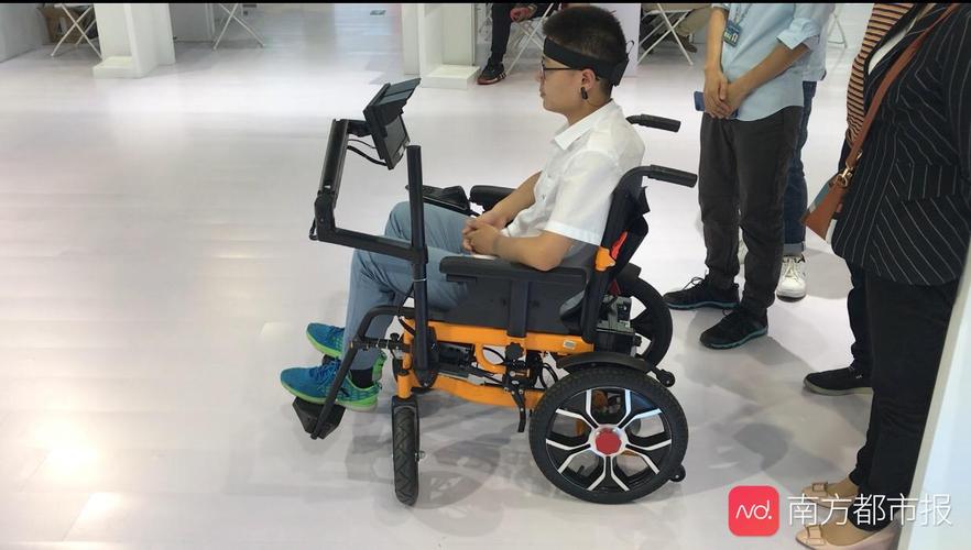 人工智能医疗黑科技亮相全国双创周 脑电信号控制轮椅，开启智能双创新时代